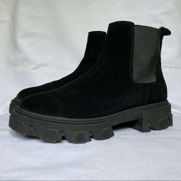 Urban Outfitters Lorenza Black Suede Chelsea Chunky Boots Lug Sole - Picture 2 of 9